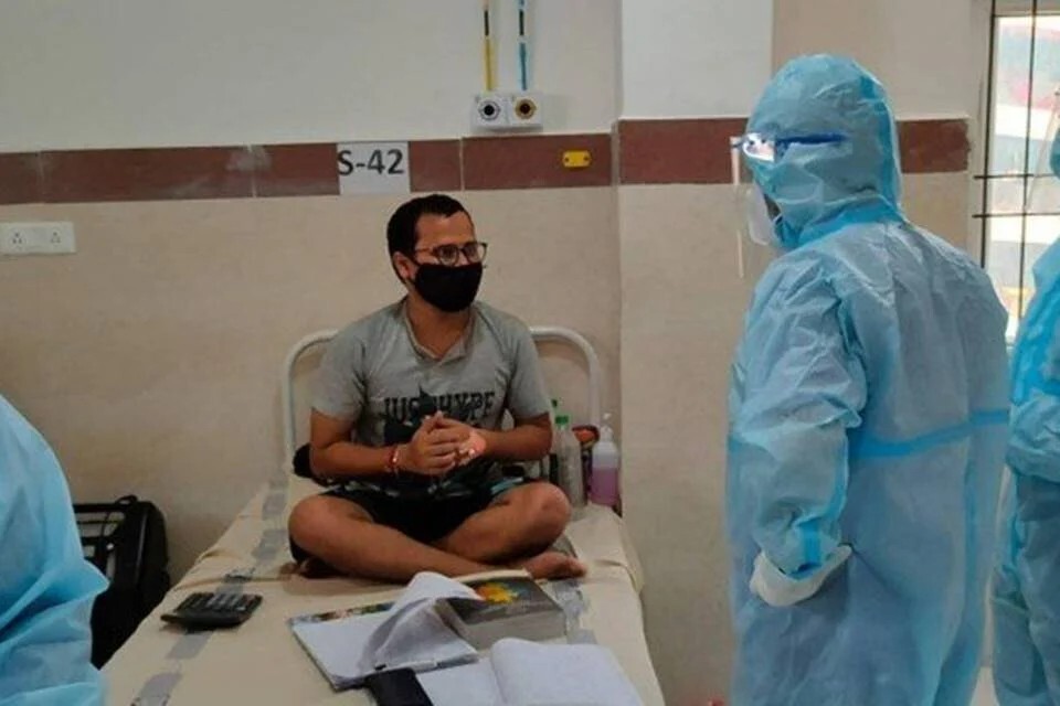 Paciente internado com covid-19 estudando para prova viraliza
