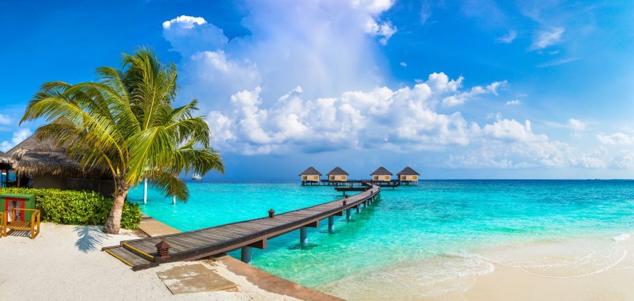 As ilhas Maldivas são um verdadeiro paraíso tropical com águas em diversos tons de azul