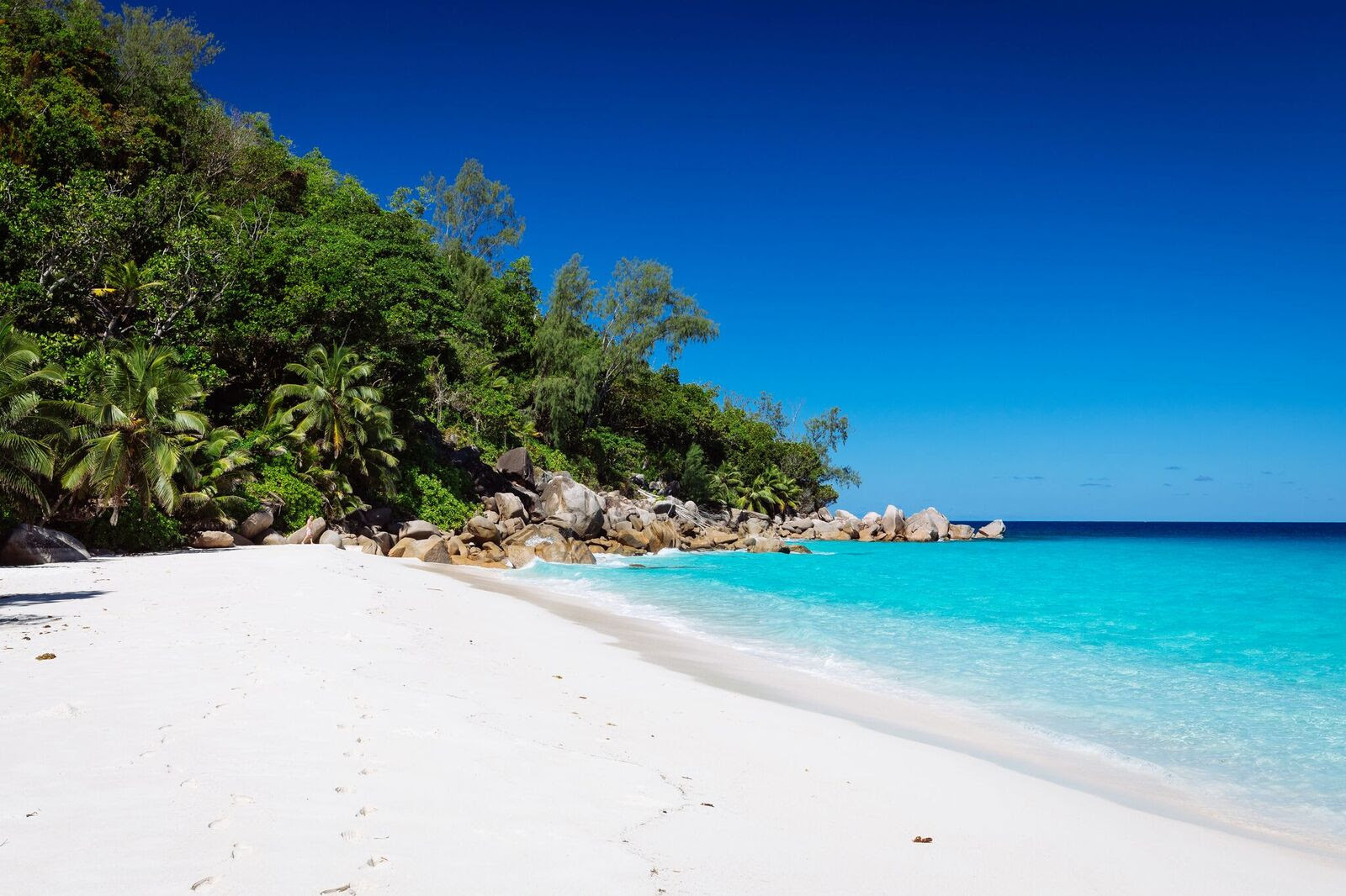 Praia de Anse Georgette, em Praslin, no arquipélago de Seychelles