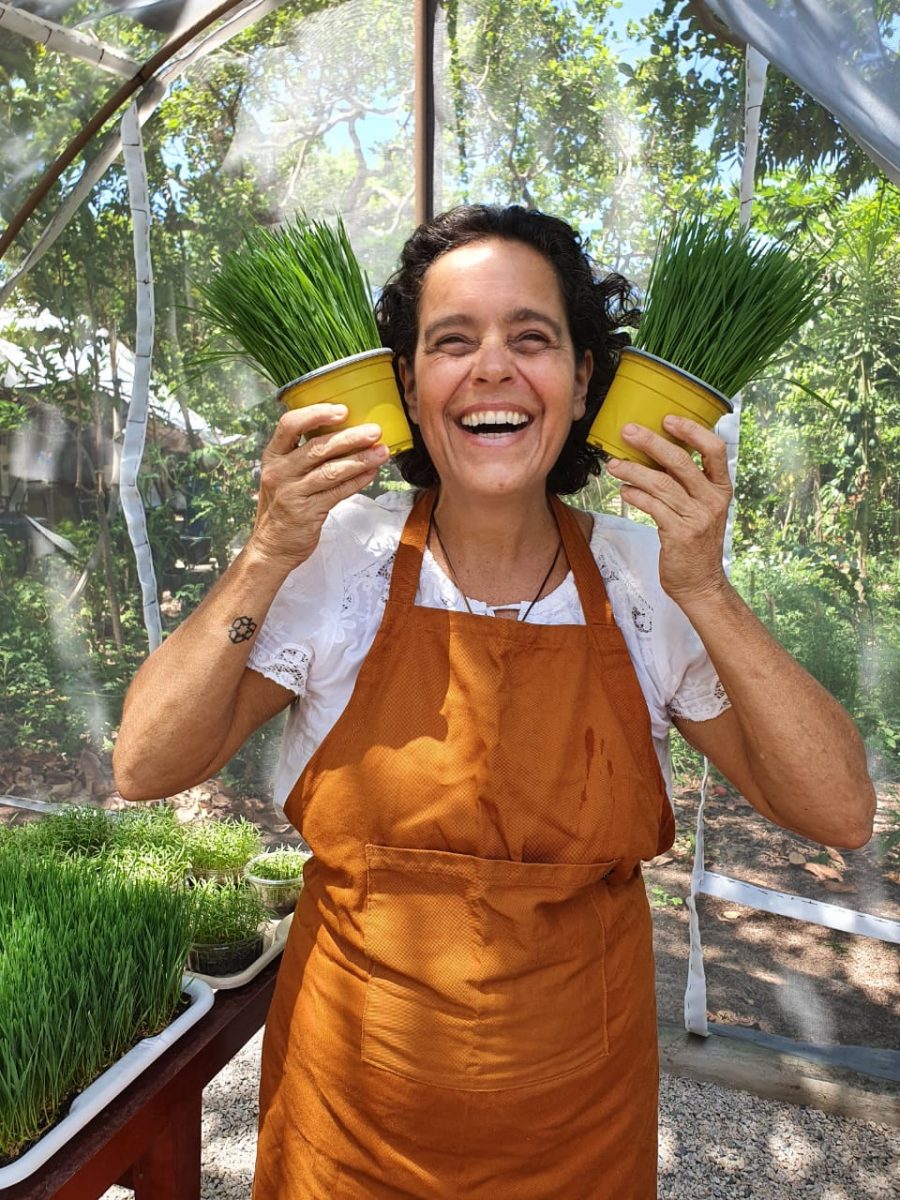 Regina Santiago é uma das palestrantes e tua como terapeuta de desintoxicação profunda e desenvolve projetos relacionados à agricultura orgânica, agro floresta e reeducação alimentar. Foto: Divulgação Mosaico Produção Cultural.