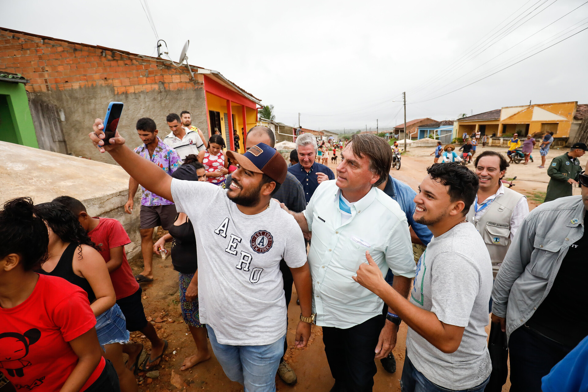  Sem máscara, Bolsonaro causa aglomeração no Povoado Alecrim, município de Girau do Ponciano, em Alagoas