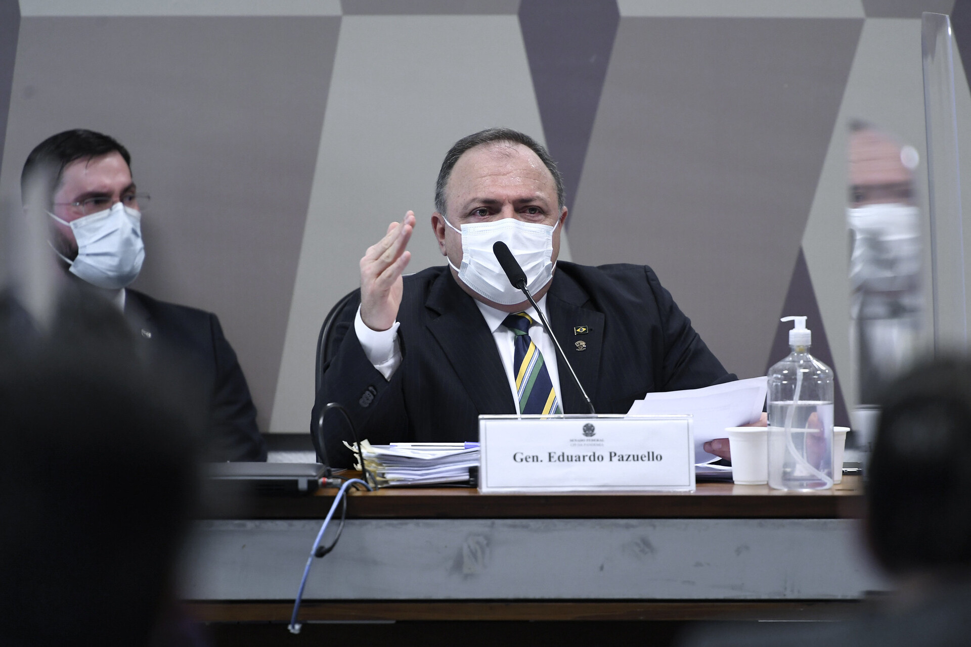 Pazuello diz que Bolsonaro ‘em hipótese alguma’ lhe deu ordens diretas sobre tratamento precoce