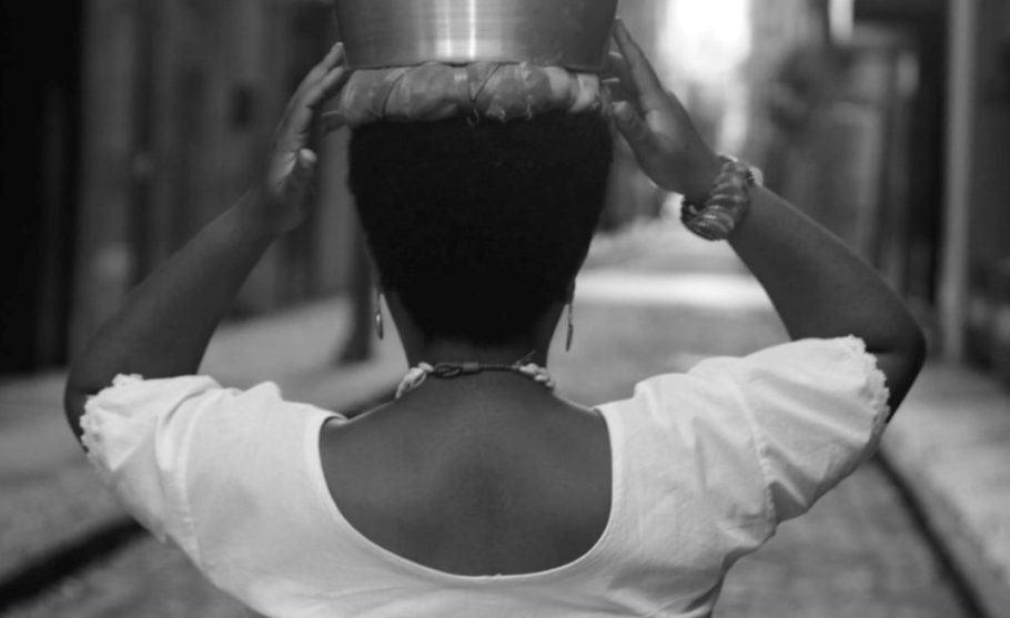 “Coroação” faz uma ode a ancestralidade das mulheres pretas, com direção de Juciara Áwô e Luana Arah