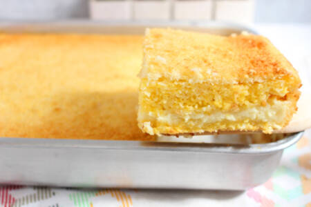 Bolo cremoso de flocão de milho