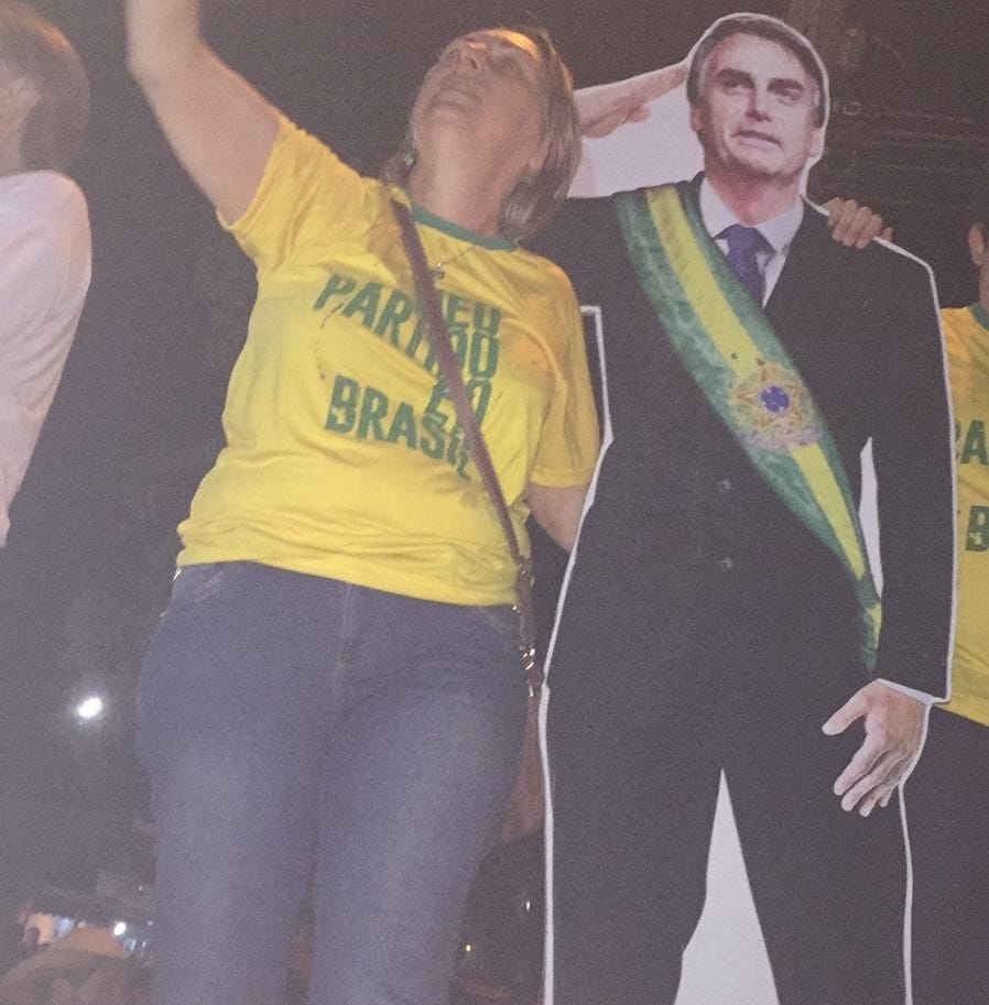 Vânia Bolsonaro está internada com suspeita de covis-19