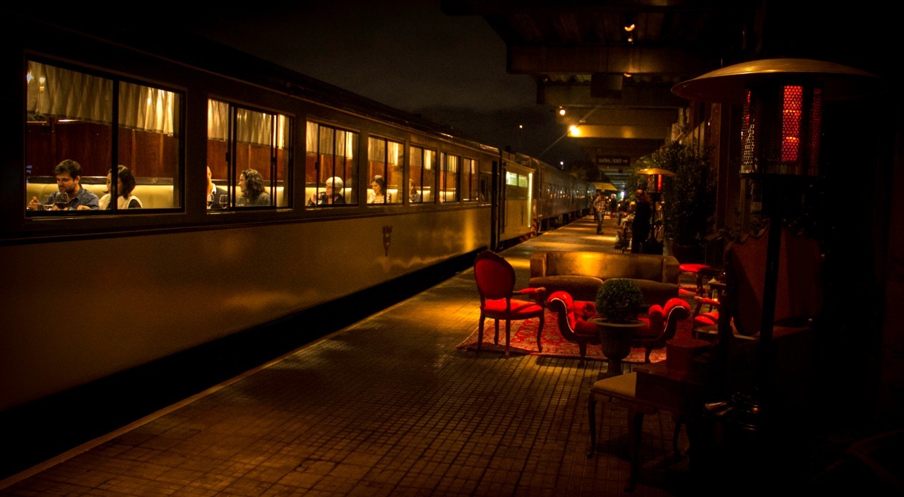 Evento oferece jantar de alta gastronomia a bordo do trem de luxo da Serra Verde Express