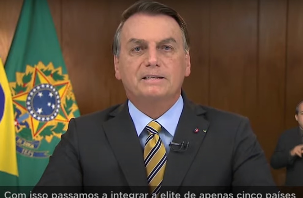 Panelaços bombam enquanto na TV Bolsonaro tenta defender seu governo