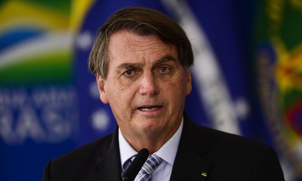 Bolsonaro pede antecipação de doses da Pfizer após ignorar emails