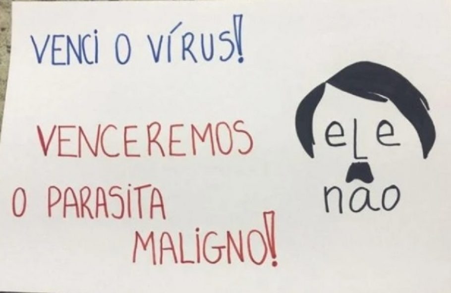 Casal só foi vacinado contra a covid-19 após guardar cartaz contra Bolsonaro