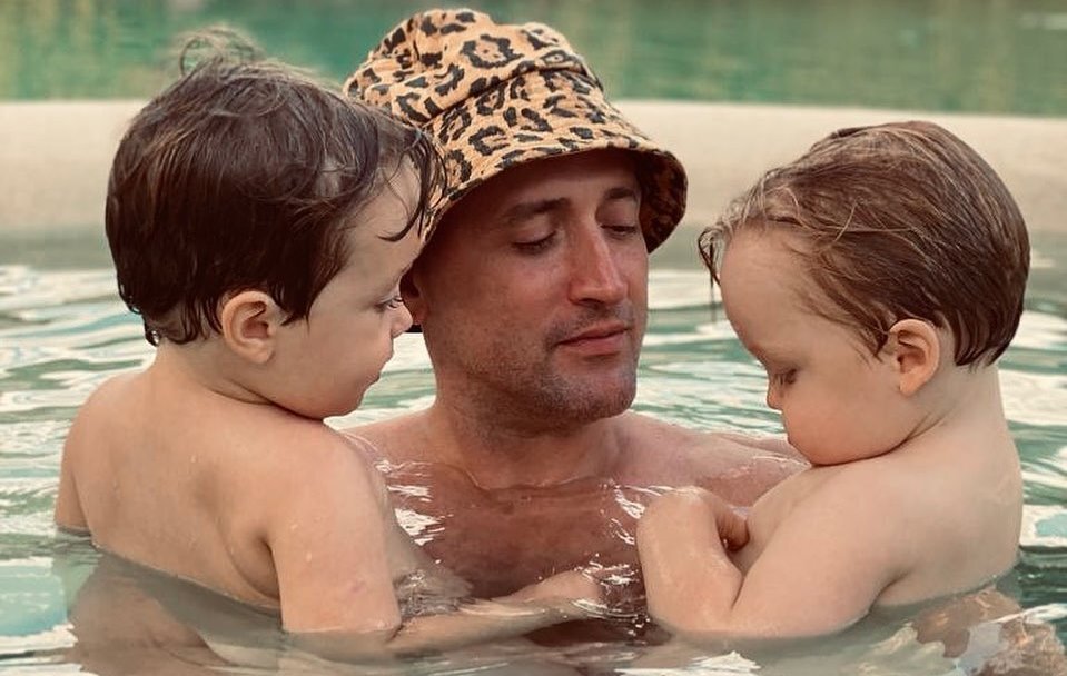 Web compara foto de Paulo Gustavo quando criança com o filho Gael e gera comoção