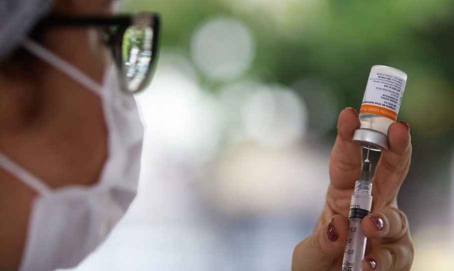 Cidade de São Paulo começa a vacinar pessoas com 41 anos