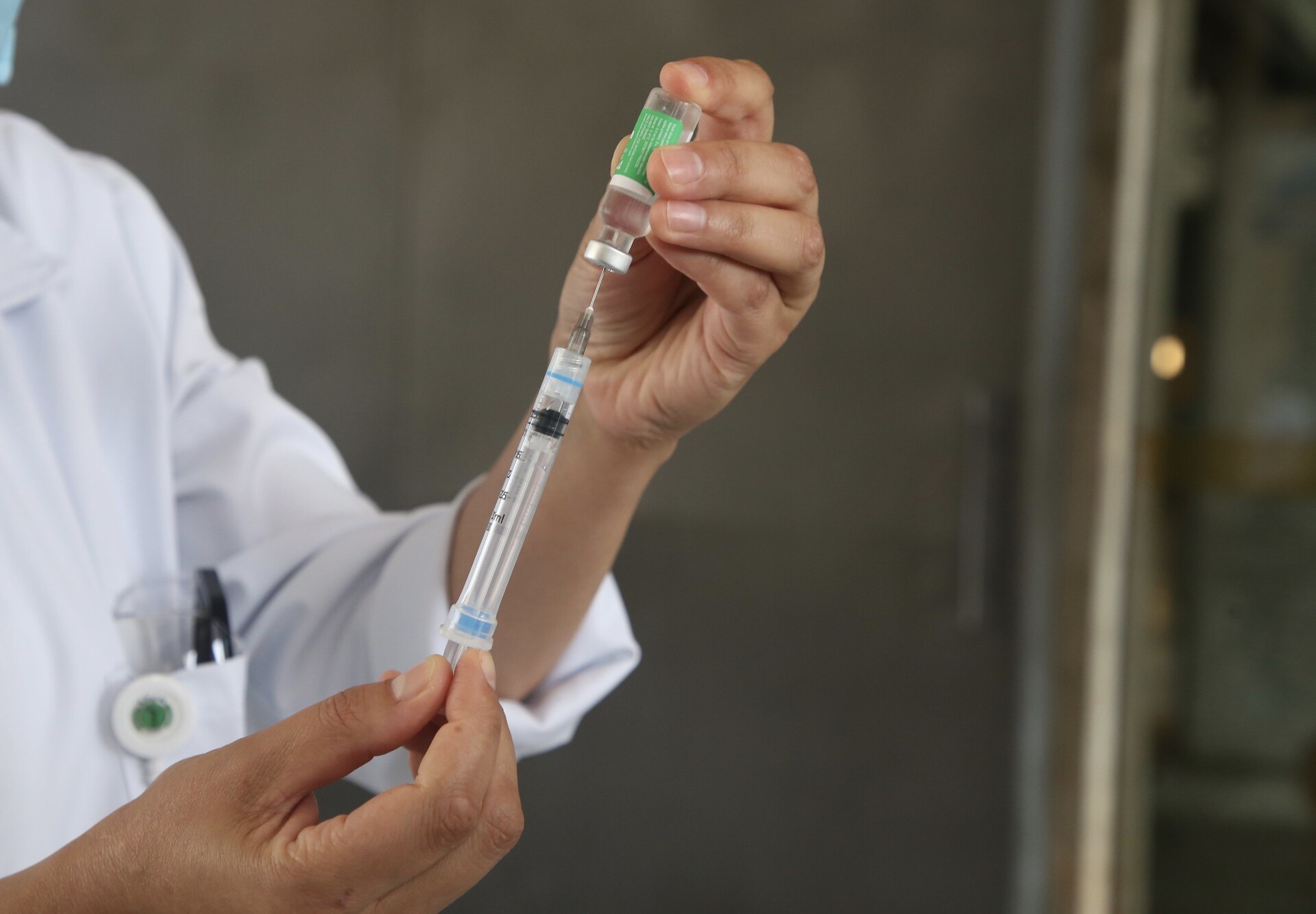 Juntas, as duas vacinas –CoronaVac e AstraZeneca– correspondem a 79,5% dos imunizantes aplicados no Brasil