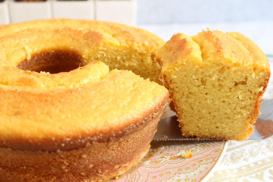 8 formas de fazer um bolo de milho simples e delicioso