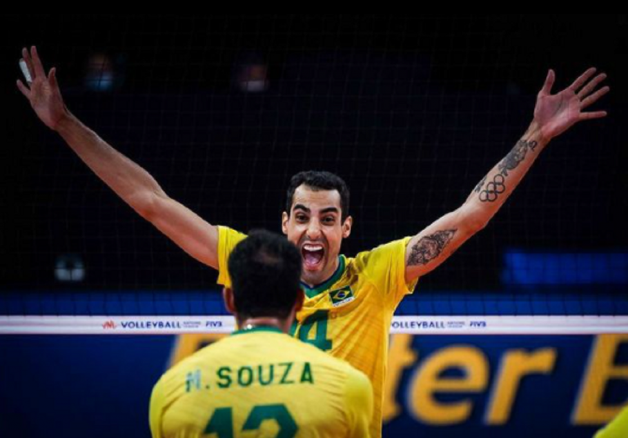 Jogador de vôlei Douglas Souza viraliza mostrando bastidores das Olimpíadas