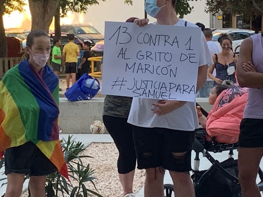 Jovem gay brasileiro espancado até a morte causa comoção