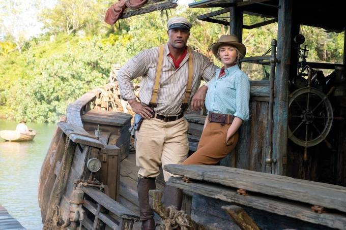 Dwayne Johnson e Emily Blunt em ‘Jungle Cruise’, que tem a Amazônia como cenário
