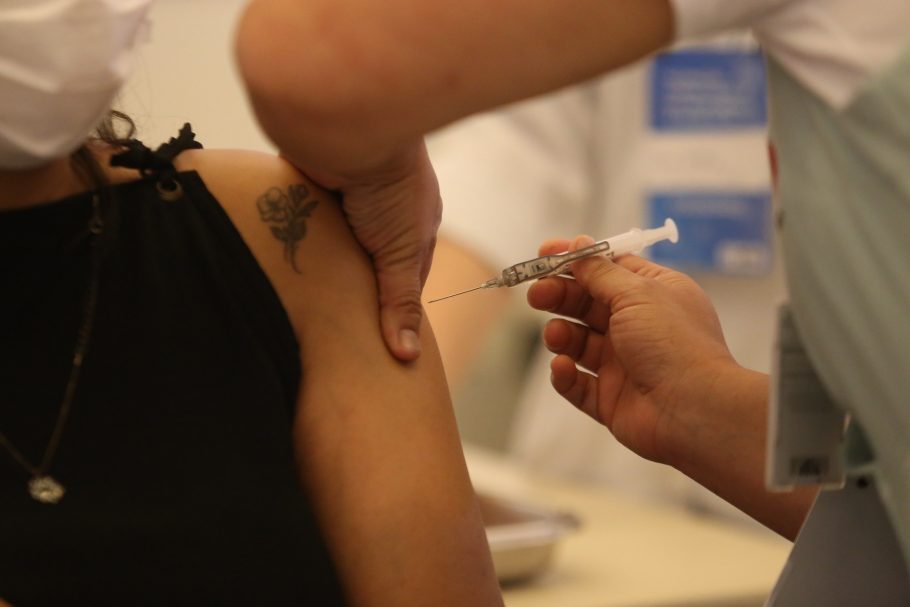 Nova Lei manda ‘sommelier’ de vacina para o fim da fila