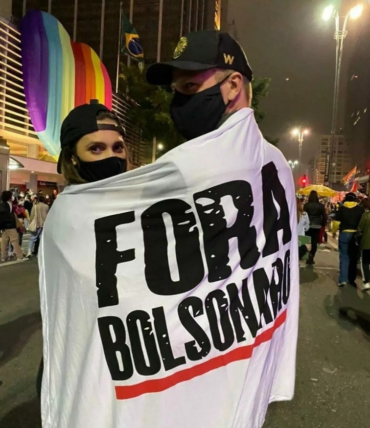 Foto em manifestação deu a certeza a internautas de que o impeachment do Bolsonaro vai chegar