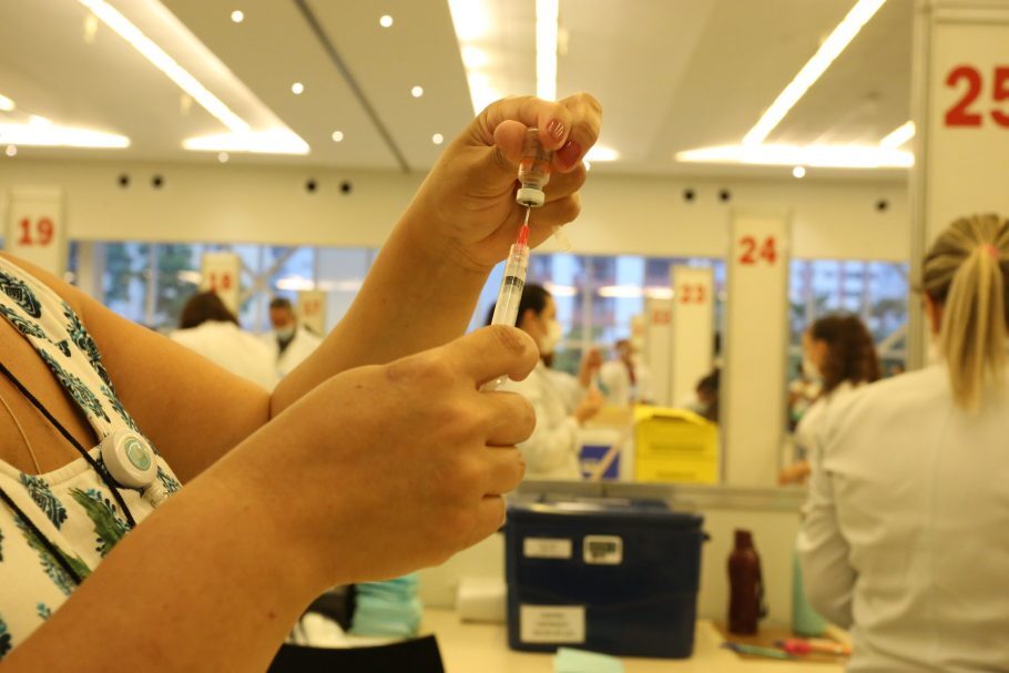 São Paulo já tem previsão de começar a vacinar adolescentes