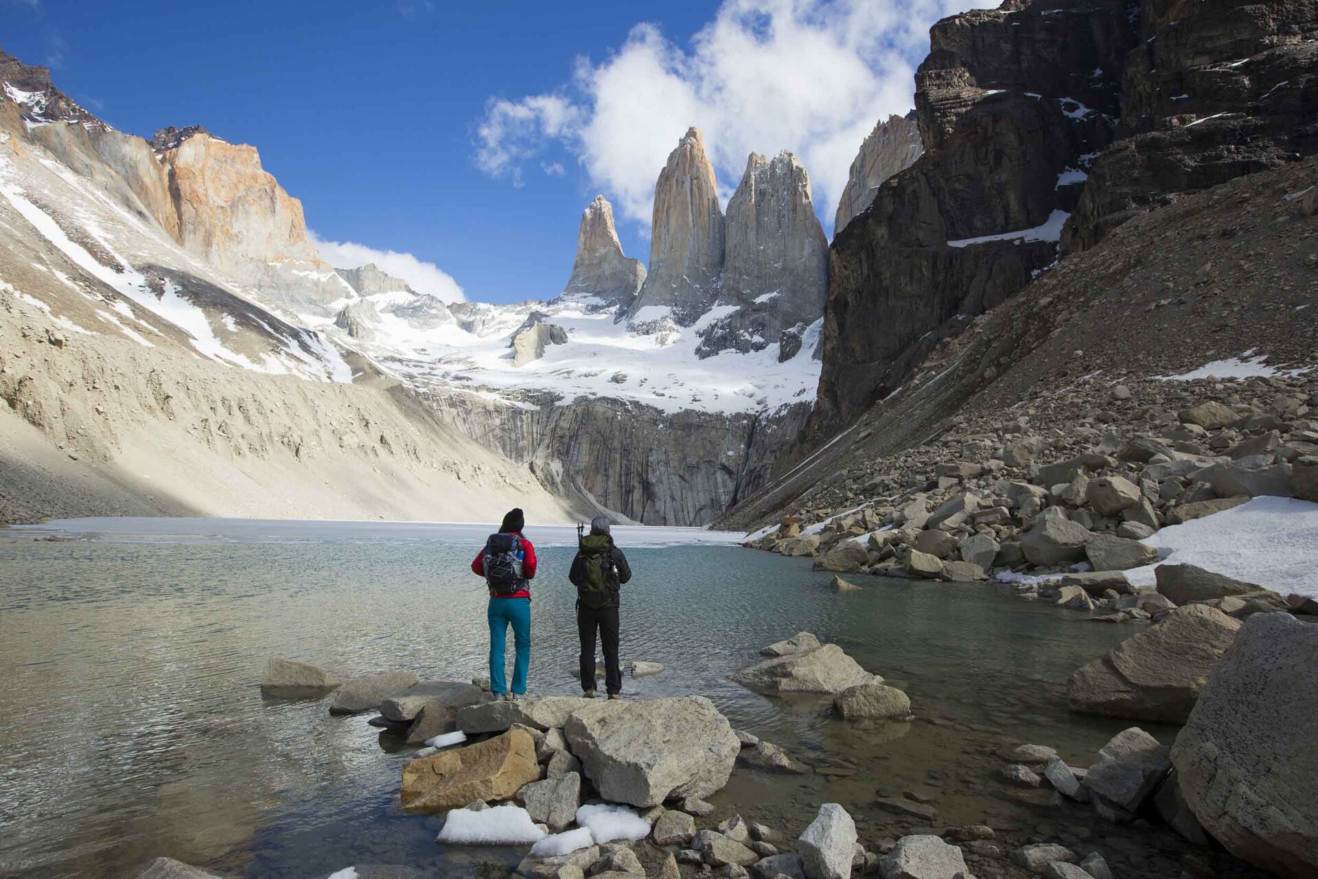 Os imponentes maciços que compõe as Torres del Paine, na Patagônia chilena