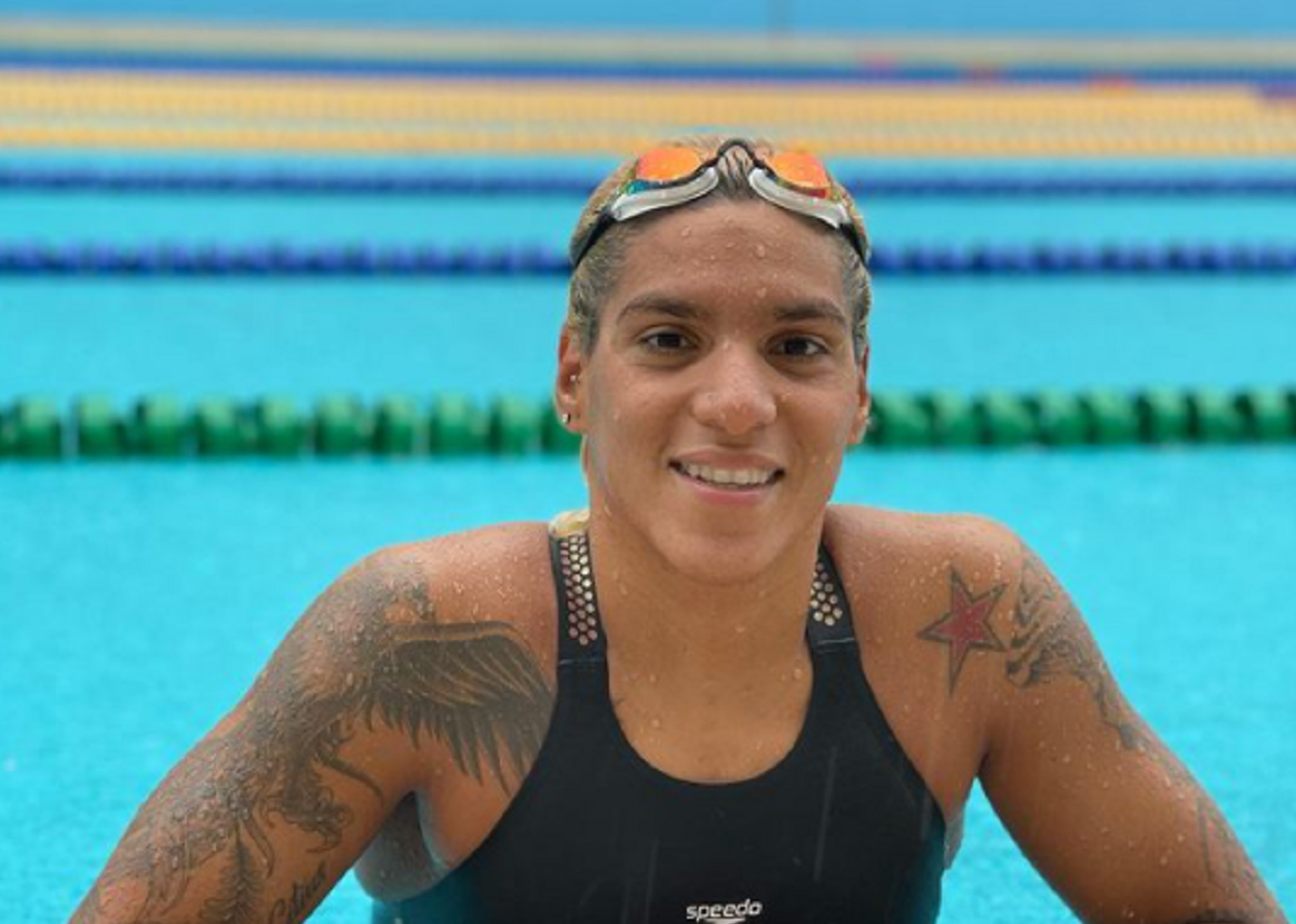 Ana Marcela Cunha vence maratona aquática em 1º lugar e leva o ouro