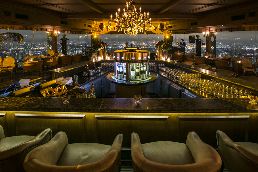 O tradicional bar do Terraço Itália reabriu ao público