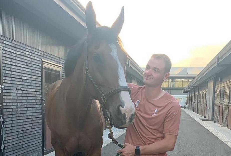 Cavalo sofre lesão durante prova dos Jogos Olímpicos e é