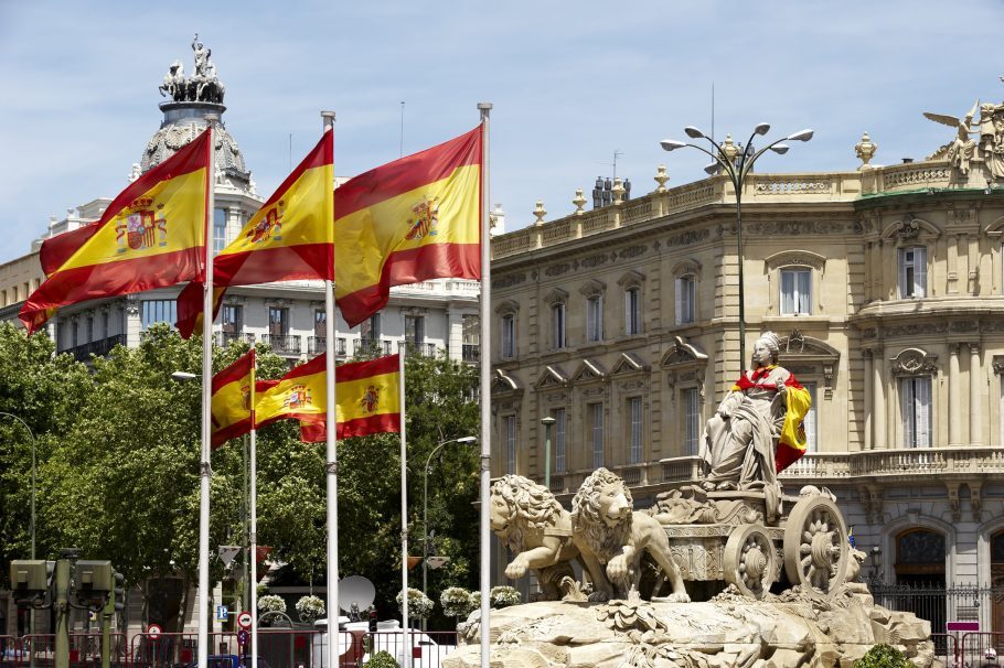 Santander oferece 139 bolsas para brasileiros em curso na Espanha