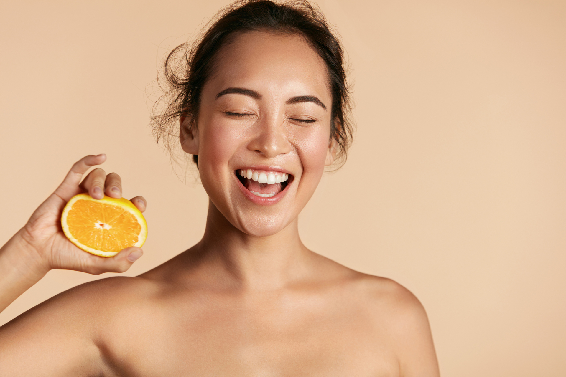 A vitamina C é um poderoso antioxidante e combate a formação dos radicais livres
