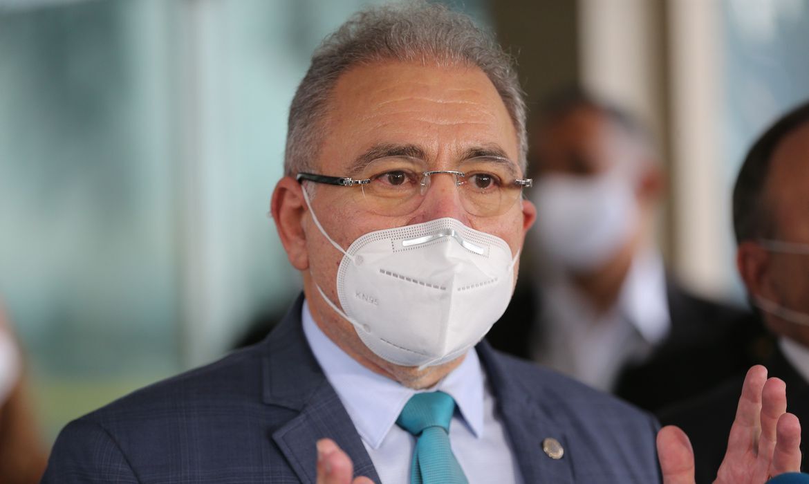 Ministro da Saúde diz que é contra o uso obrigatório de máscaras