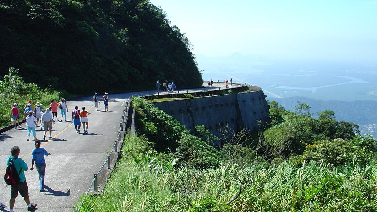 A curva do Uau, uma das atrações do Parque Caminhos do Mar