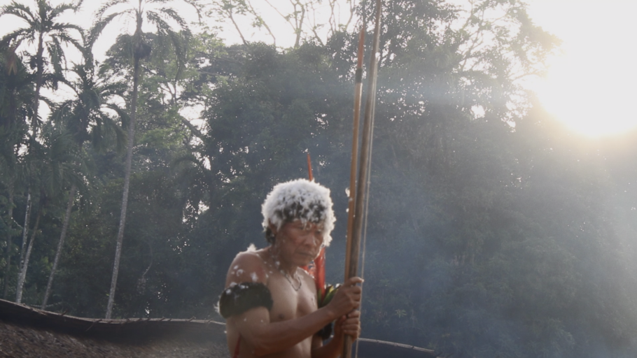“Thuë pihi kuuwi – Uma mulher pensando”.Dirigido por: Aida Harika Yanomami, Edmar Tokorino Yanomami e [and] Roseane YarianaYanomami