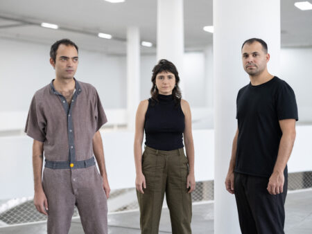 Anna Juni, Enk te Winkel e Gustavo Delonero, sócios do escritório Vão, são reconhecidos por sua habilidade em criar espaços que provocam a interação e a reflexão.