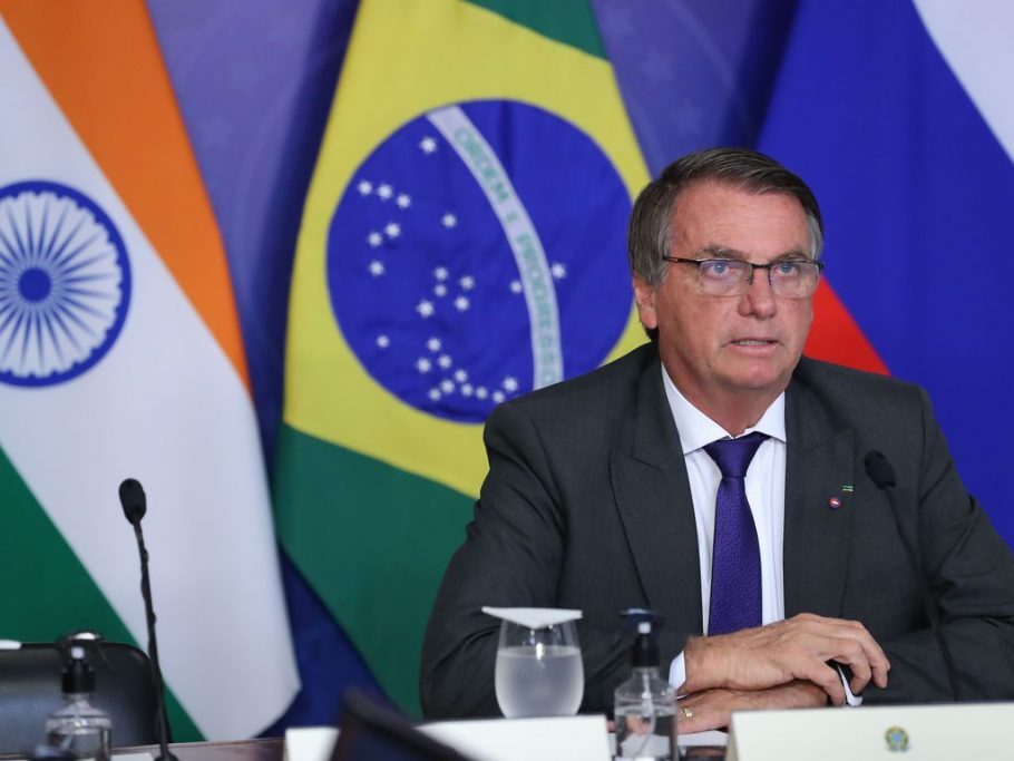 Bolsonaro na Cúpula do BRICS elogiando a parceria comercial com a China