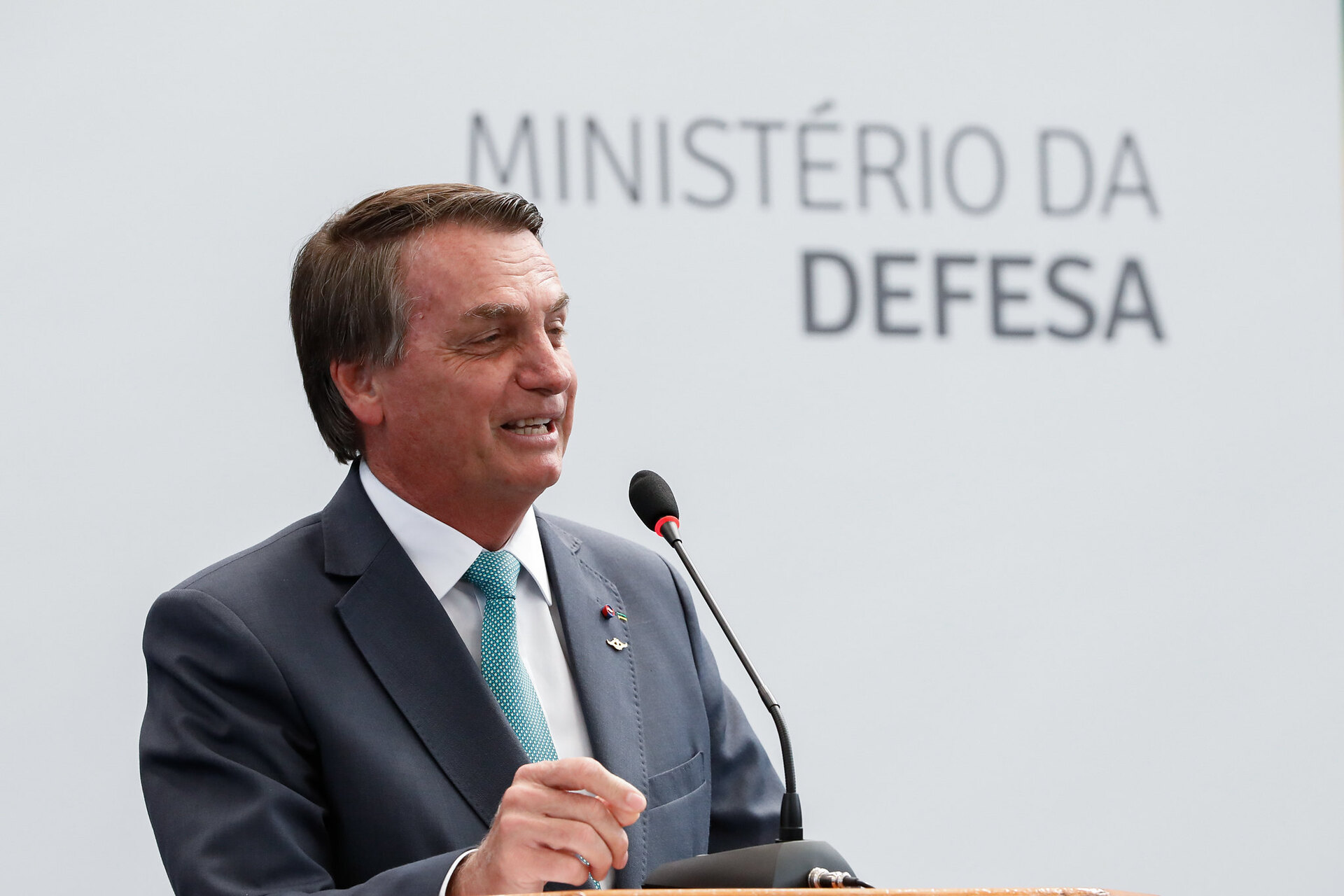 Presidente Jair Bolsonaro (sem partido) veta punição para quem disseminar fake news