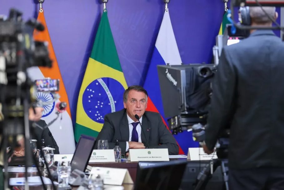 A carteira de vacinação de Bolsonaro está em sigilo por 100 anos