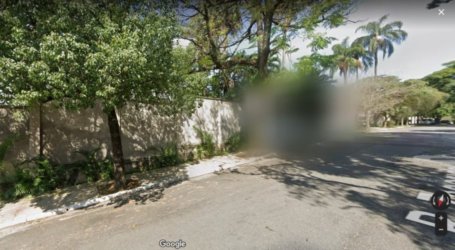 A ex-mansão dos Richthofen aparece borrada no Google Maps