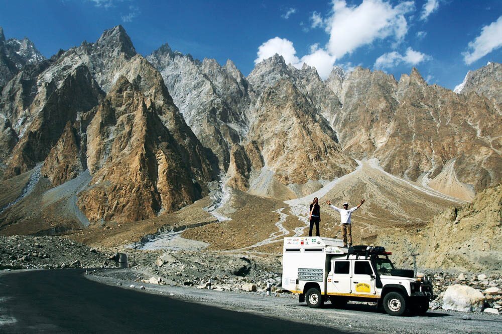 Roy e Michelle na Karakoram Highway, na divisa do Paquistão com o Afeganistão e eu vai até a divisa com a China