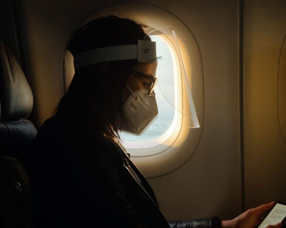 Algumas máscaras não são permitidas em aeroportos e aviões no Brasil