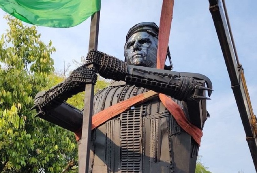 Estátua de Bolsonaro foi inaugurada e retirada no outro dia