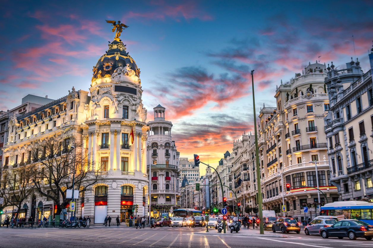Gran Via, um dos pontos turísticos mais populares da capital espanhola, Madri – iStock/Getty Images 