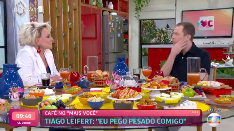 Ana Maria Braga recebe Tiago Leifert para o café da manhã