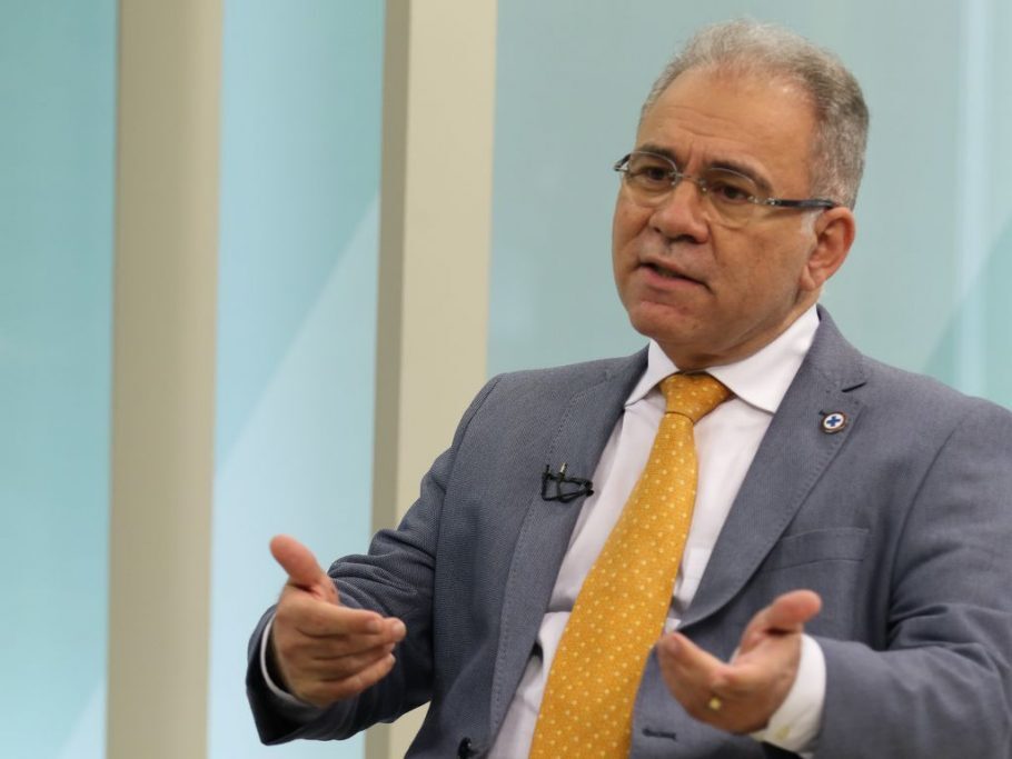 O ministro da Saúde, Marcelo Queiroga, compartilho post antivacina