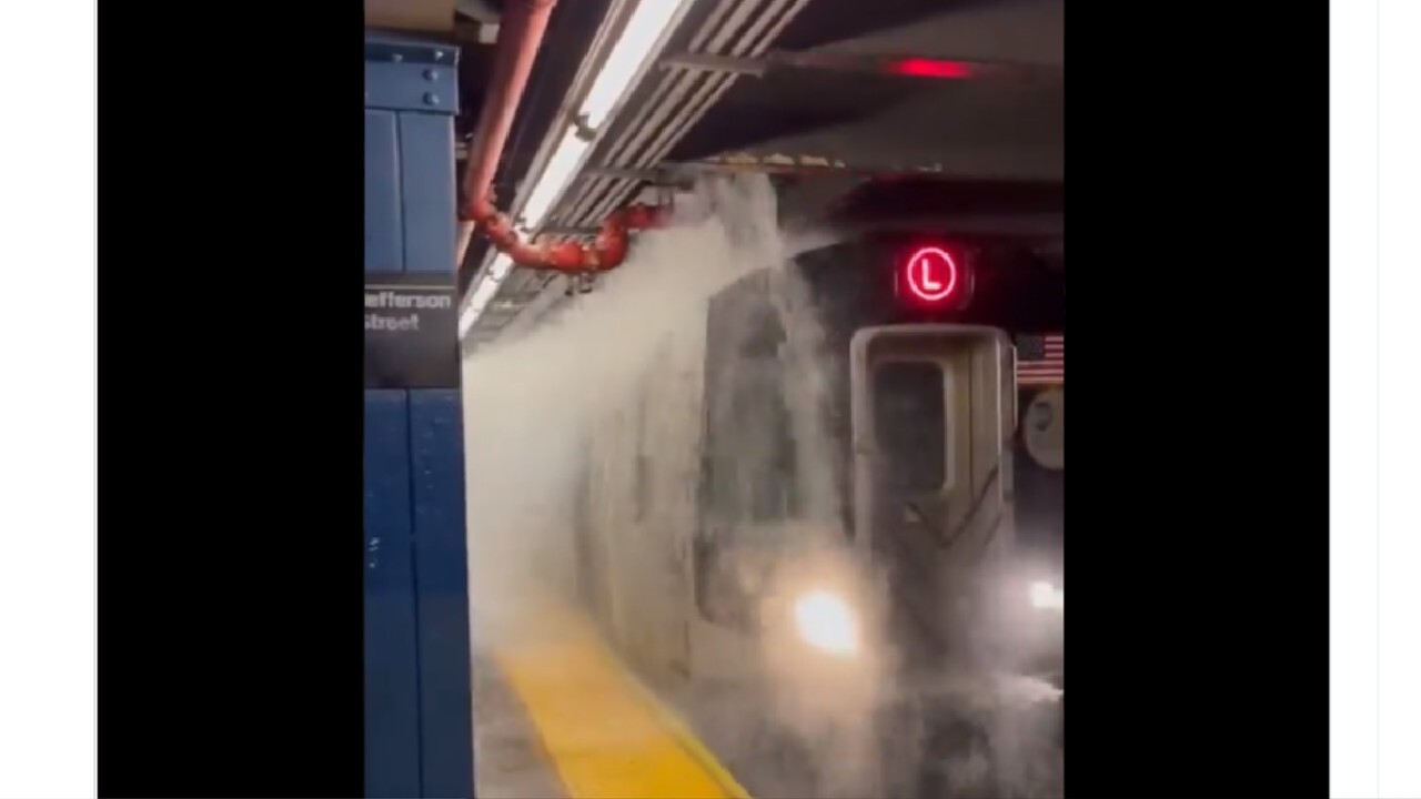 Nova York amanheceu com praticamente todas as linhas do metrô paralisadas.