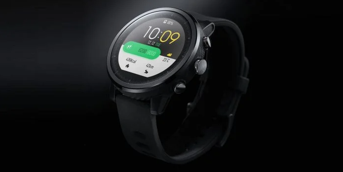 Com um design muito mais próximo de um relógio convencional, o Stratos está na promoção por R$ 405,55