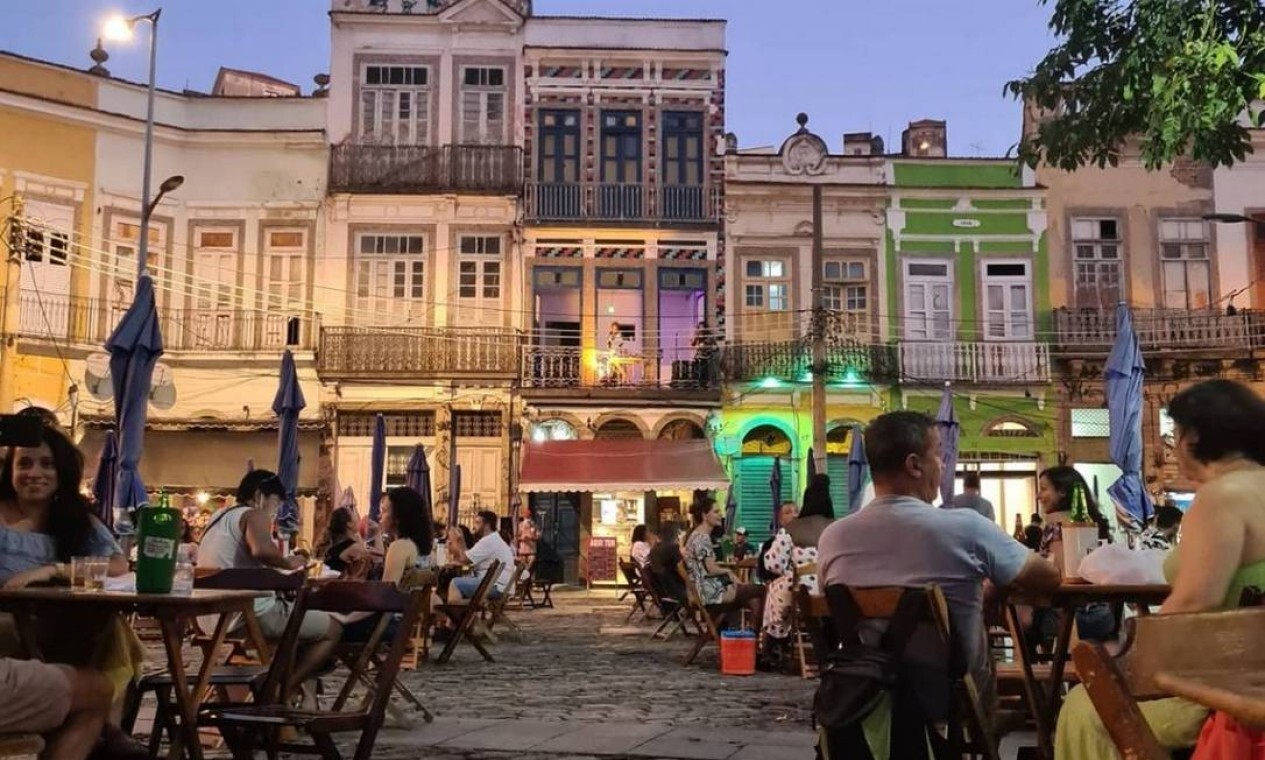 Bares no Largo São Francisco da Prainha, no bairro da Saúde, no Rio de Janeiro, considerado um dos mais legais do mundo