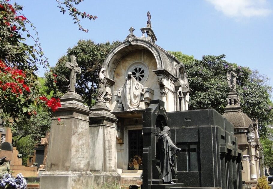 O Cemitério da Consolação oferece visitas guiadas gratuitamente.