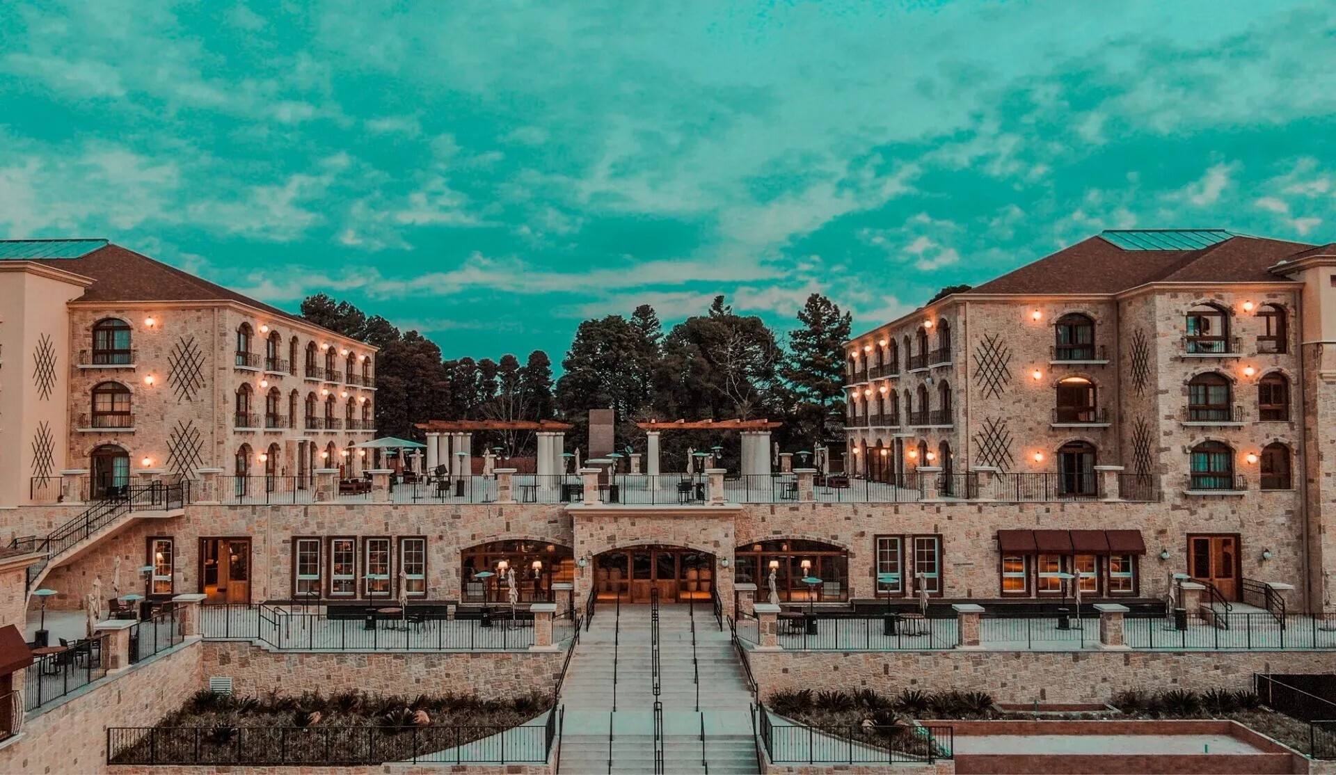 Vista panorâmica do resort Buona Vitta, em Gramado (RS), com sua arquitetura inspirada na região italiana da Toscana