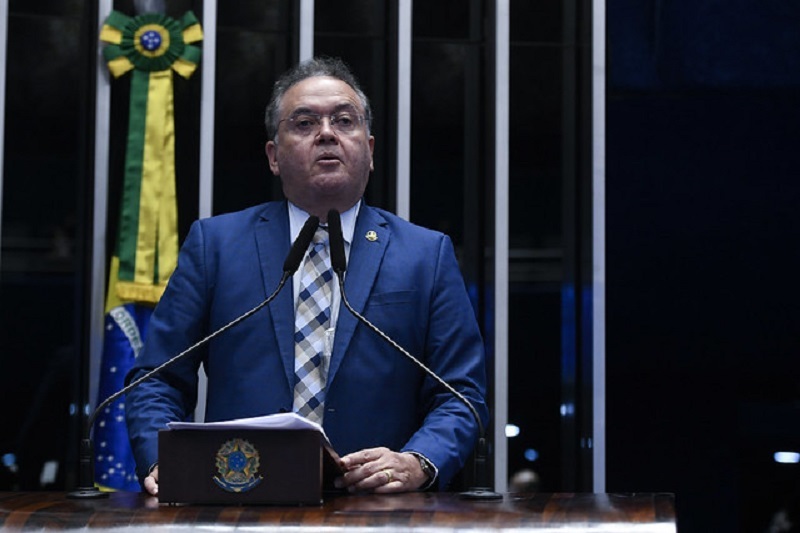 À tribuna, em discurso, senador Roberto Rocha (PSDB-MA)