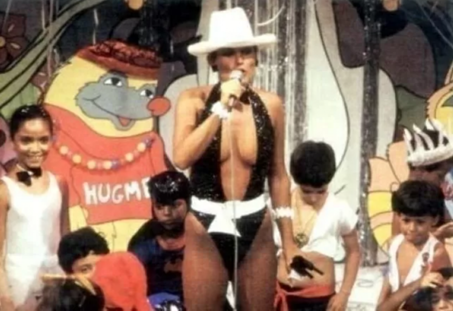 Xuxa usando um de seus looks nos anos 80